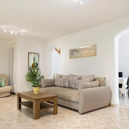Holday Grace Apartment *