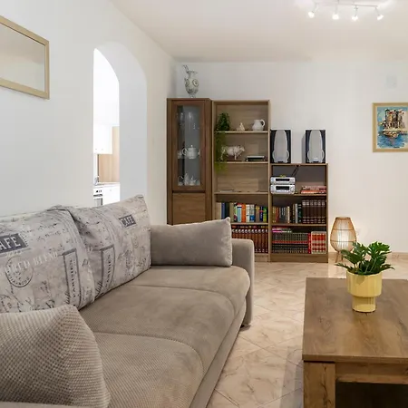 Holday Grace Apartment *